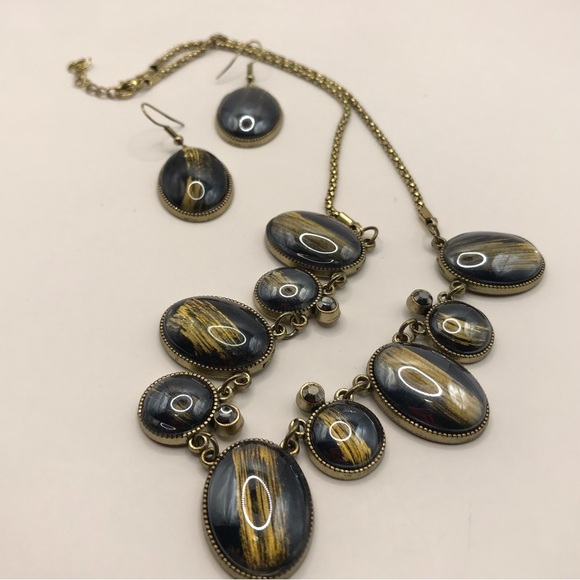 Elegant Blue and Gold-Tone Necklace and Earring Set - Picture 5 of 9